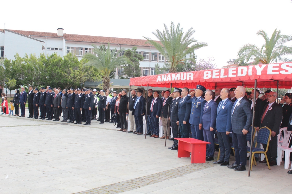 Anamur'da 10 Nisan Polis Günü Çelenk Sunma Töreni Yapıldı.