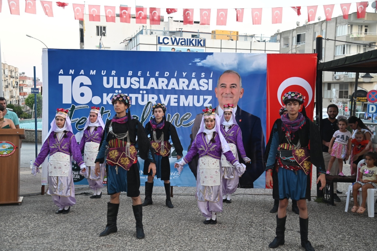 Anamur 16. Kültür ve Muz Festivali Kortej Yürüyüşü ve Çelenk Töreni İle Başladı..
