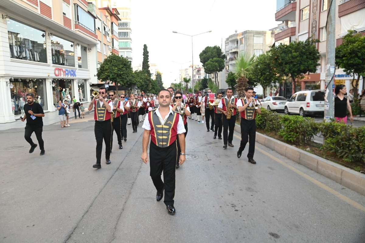 Anamur 16. Kültür ve Muz Festivali Kortej Yürüyüşü ve Çelenk Töreni İle Başladı..