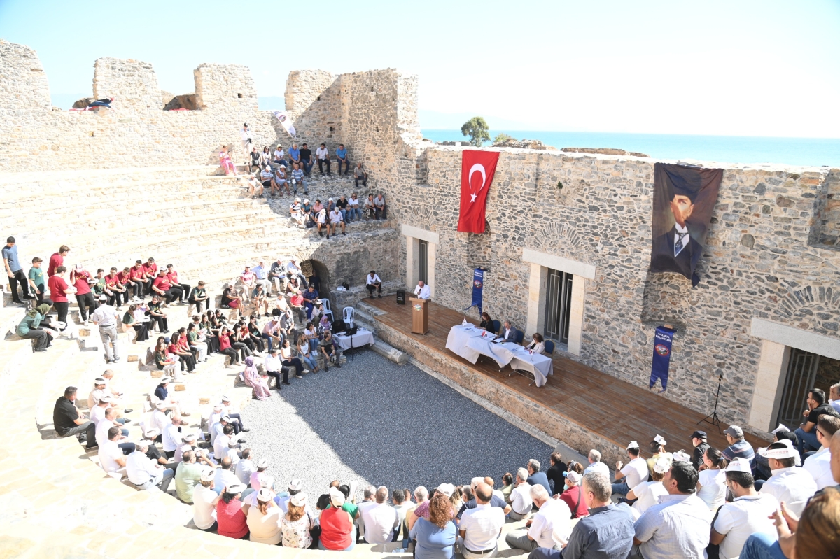 Anamur Belediye Meclisi 2000 Yllık Odeon’da Toplandı.