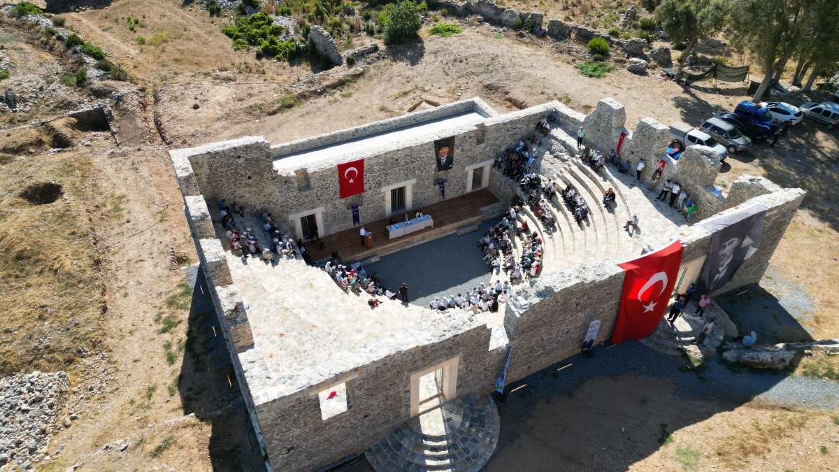 Anamur Belediye Meclisi 2000 Yllık Odeon’da Toplandı.