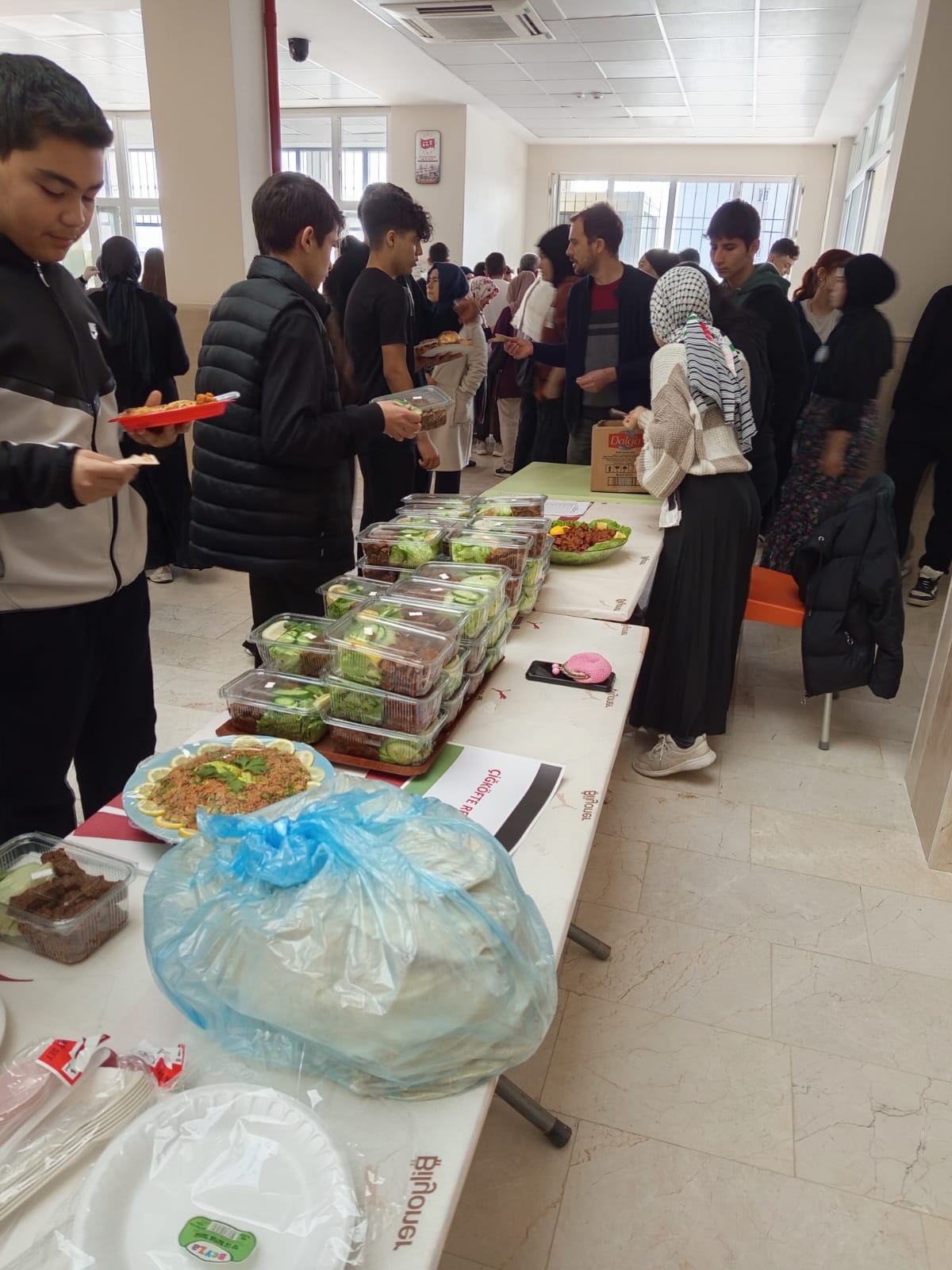 Anamur İmam Hatip Lisesi Gazze’ye destrk için Kermes