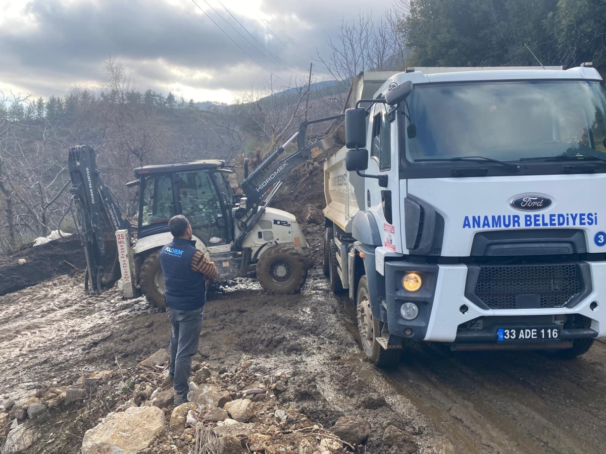 Anamur Belediyesi 11 Kırsal Mahalle’de Bakım Onarım Çalışmalarını Sürdürüyor.