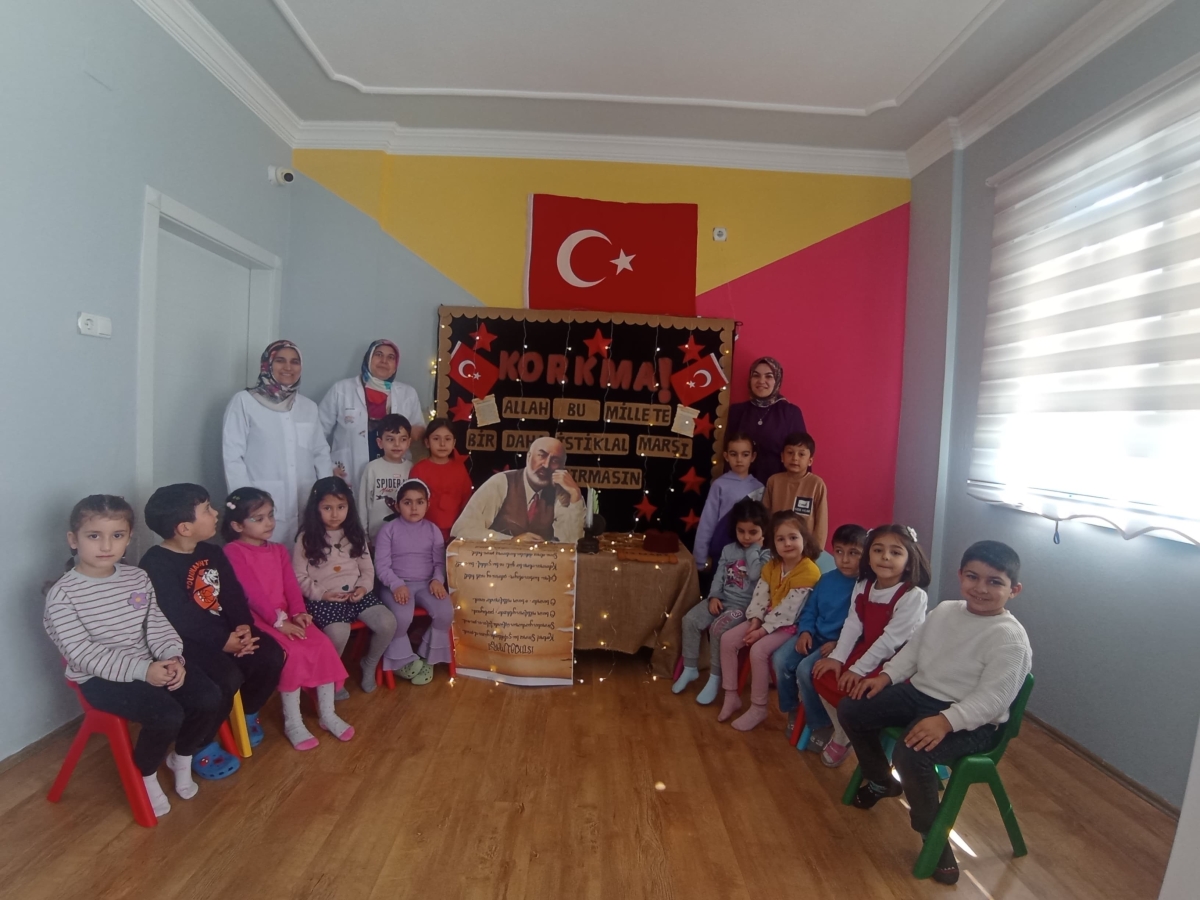 Anamur’da Minik öğrenciler Mehmet Akif Ersoy'u Andı..