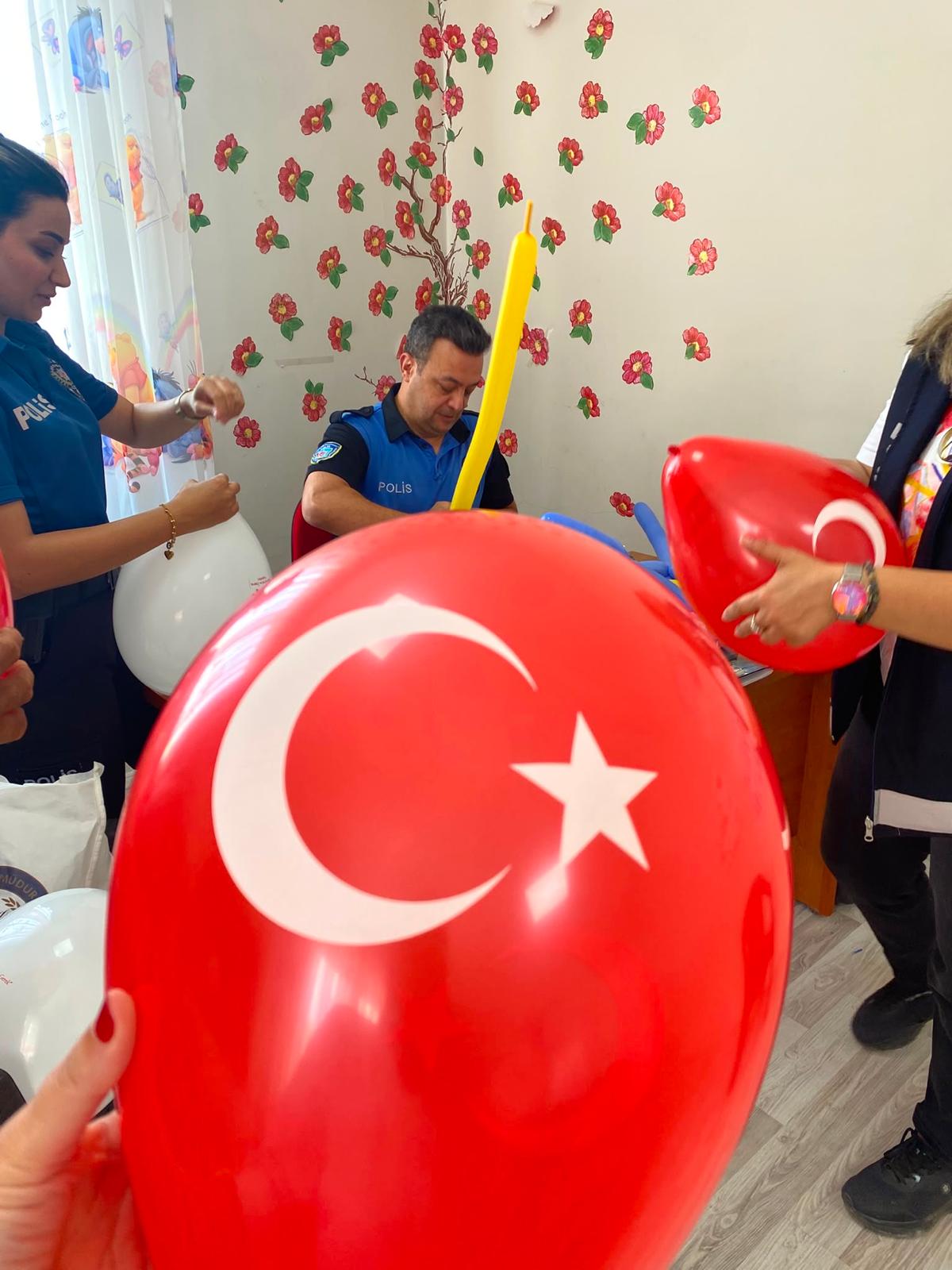 Polis'den Mevsimlik Tarım İşçilerinin Çocuklarına Bilinçlendirme Etkinliği