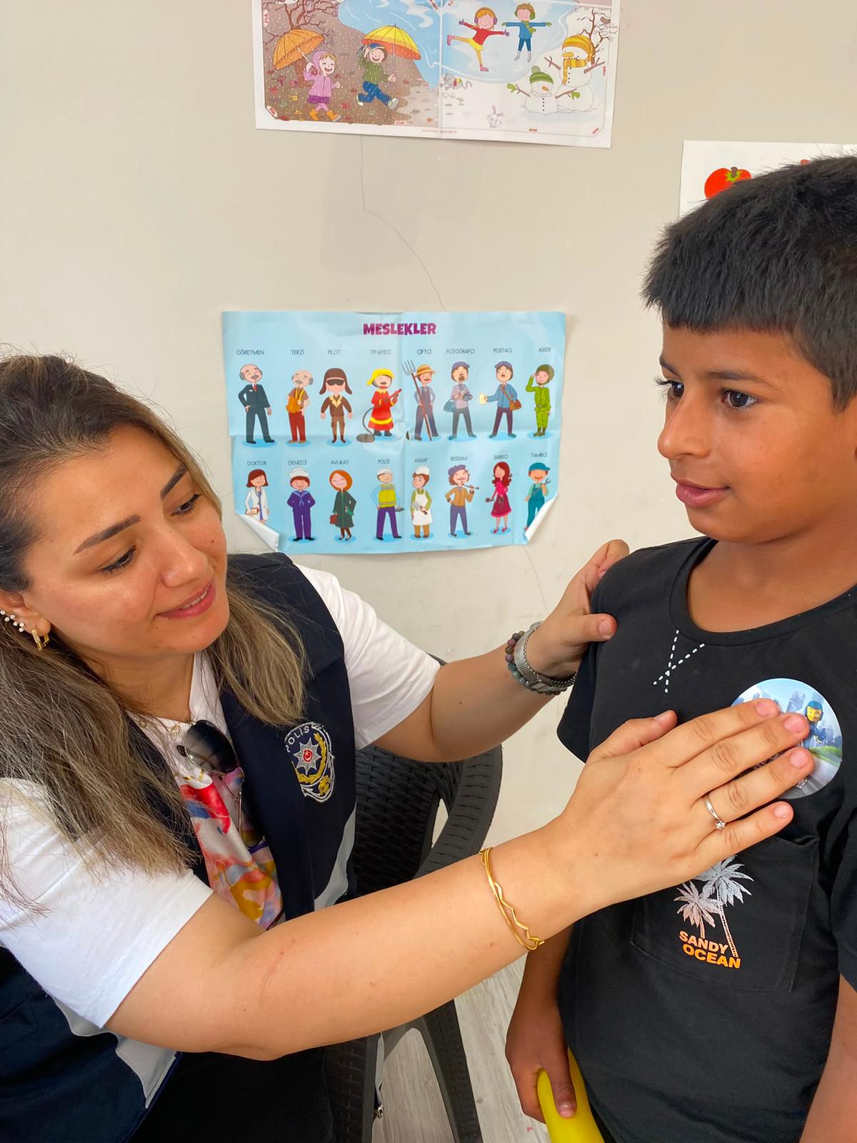 Polis'den Mevsimlik Tarım İşçilerinin Çocuklarına Bilinçlendirme Etkinliği