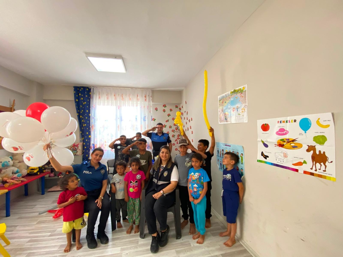 Polis'den Mevsimlik Tarım İşçilerinin Çocuklarına Bilinçlendirme Etkinliği