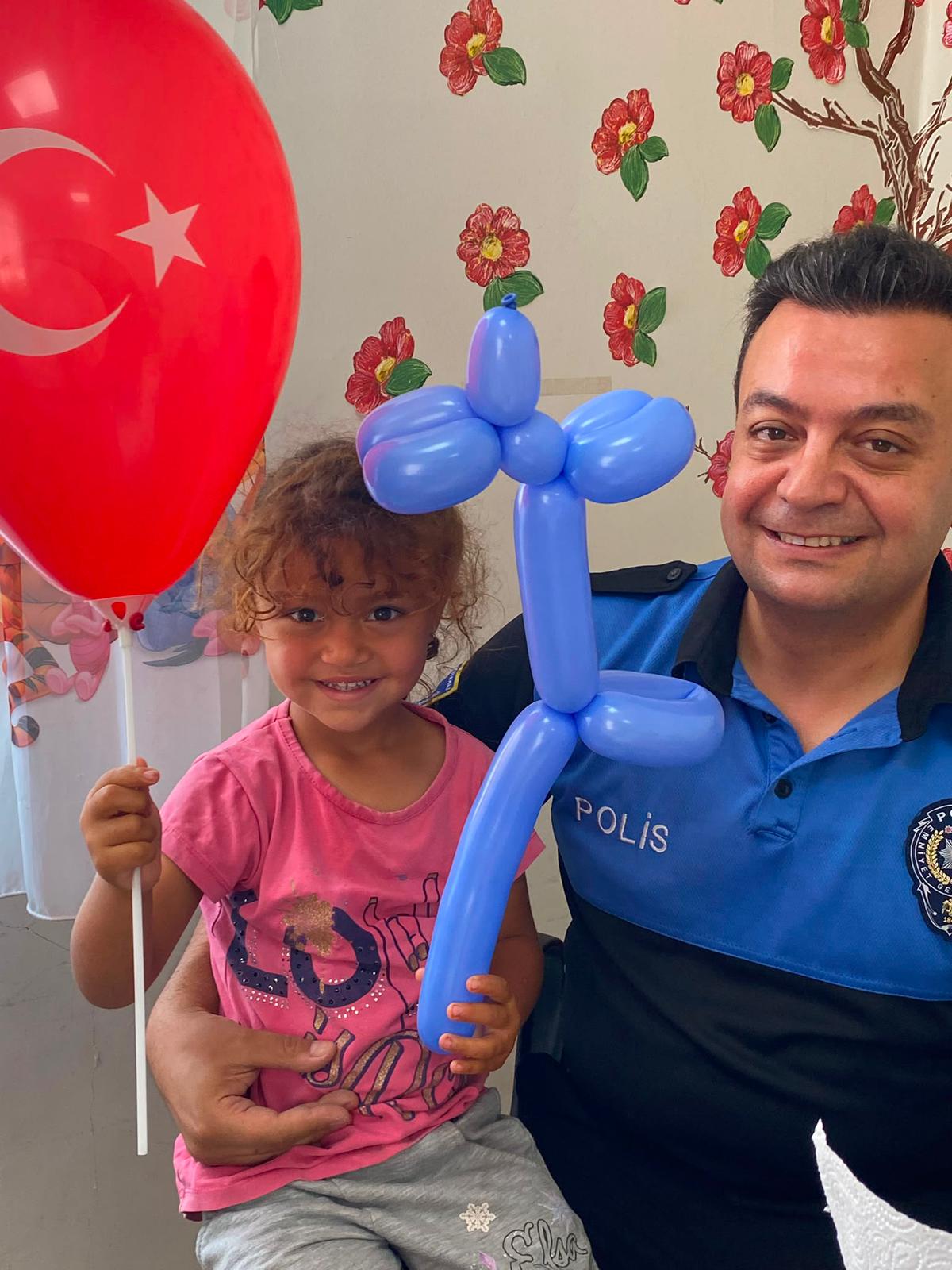 Polis'den Mevsimlik Tarım İşçilerinin Çocuklarına Bilinçlendirme Etkinliği