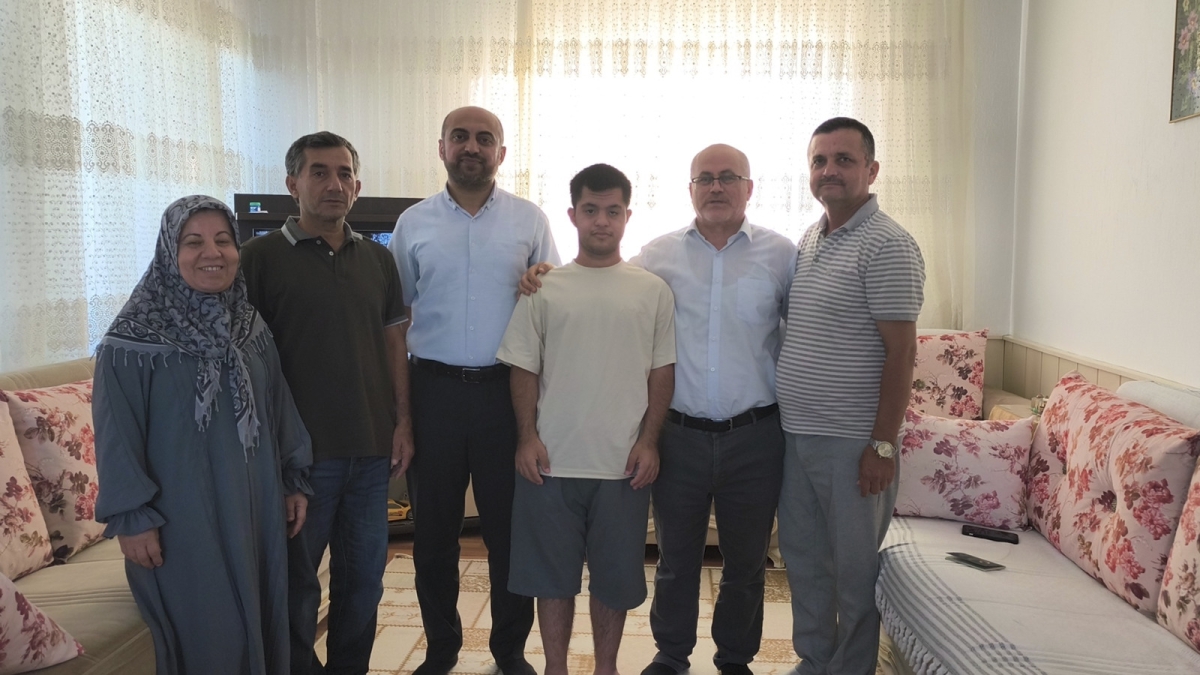 Özel Gereksinimli Devlet Biberci’nin Kâbe Hayali Umreyle Gerçeğe Dönüştü.