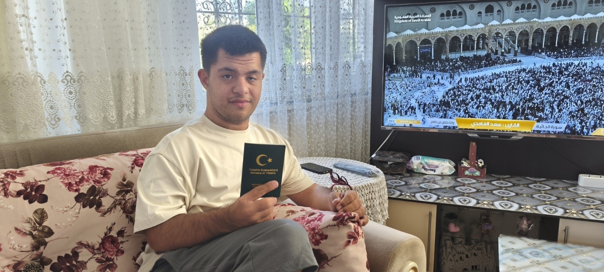 Özel Gereksinimli Devlet Biberci’nin Kâbe Hayali Umreyle Gerçeğe Dönüştü.