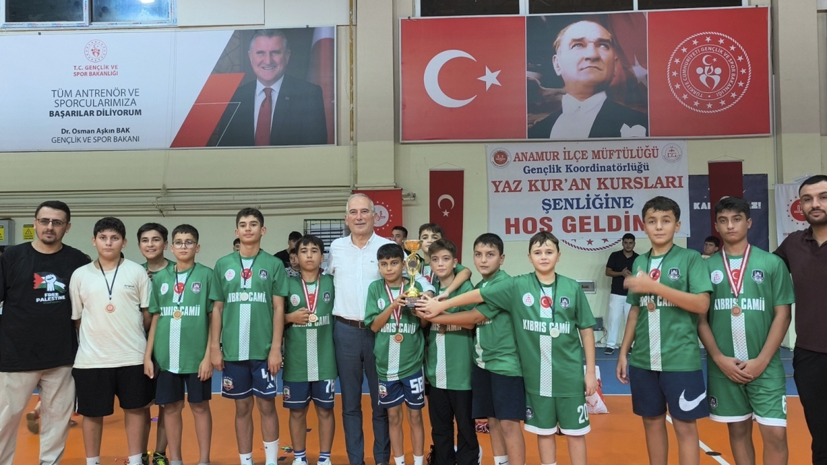 Anamur’da 40 Gün Sabah Namazını Camide Kılan Öğrenciler Bisikletle Ödüllendirildi