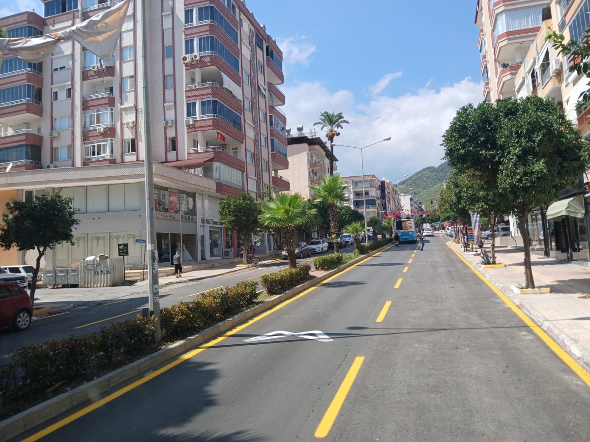 Büyükşehir’den Anamur’da Yol Seferberliği: Merkez ve Kırsal Aynı Anda Yenileniyor..
