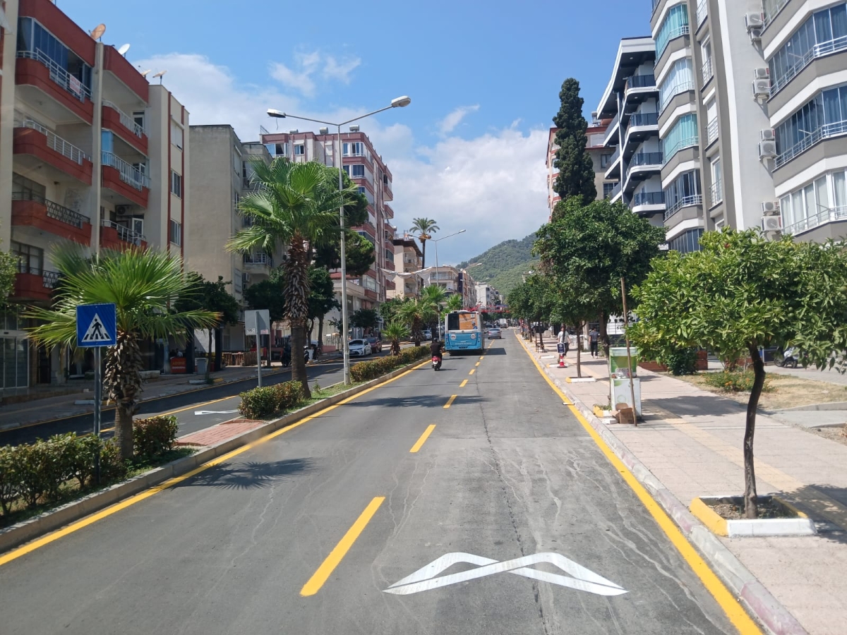 Büyükşehir’den Anamur’da Yol Seferberliği: Merkez ve Kırsal Aynı Anda Yenileniyor..