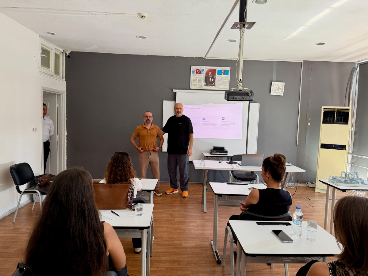 Prof. Dr. Levent Eraslan’dan Anamur’da Nesibe Aydın Yıldızlar Okulunda Konferans Verdi..