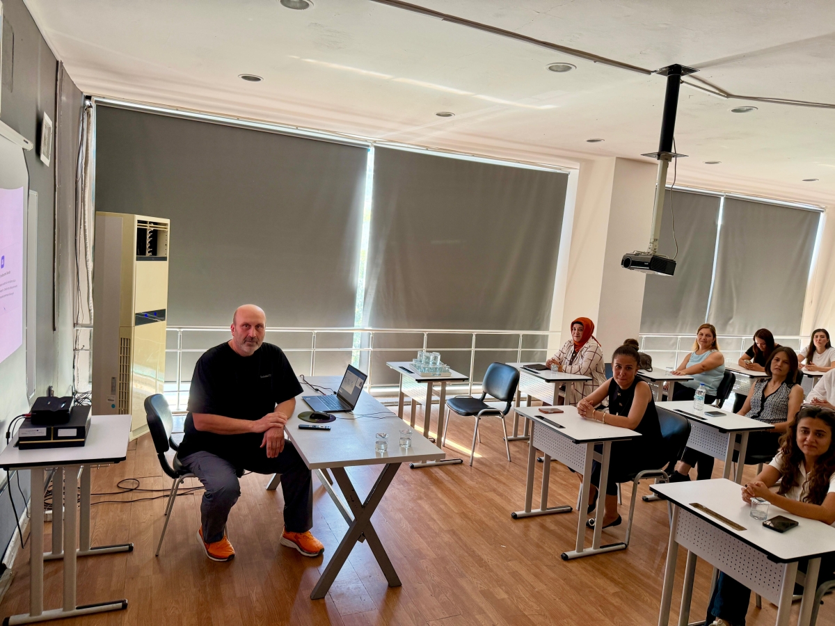 Prof. Dr. Levent Eraslan’dan Anamur’da Nesibe Aydın Yıldızlar Okulunda Konferans Verdi..