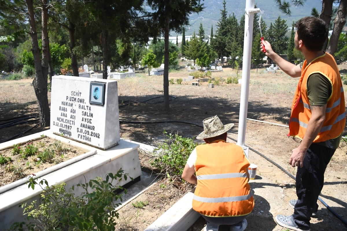 Anamur’da hükümlülerden şehitlik, okul ve çevre temizliğine destek