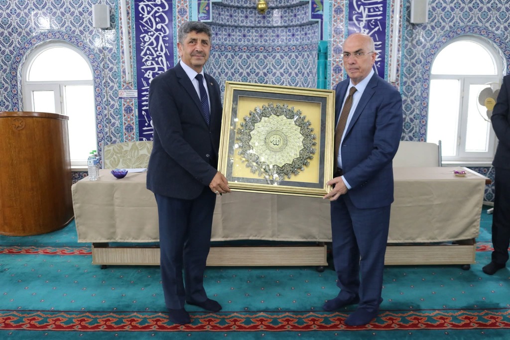 İl Müftüsü Mustafa Topal Anamur'da Miniklerin Sevincine Ortak Oldu..